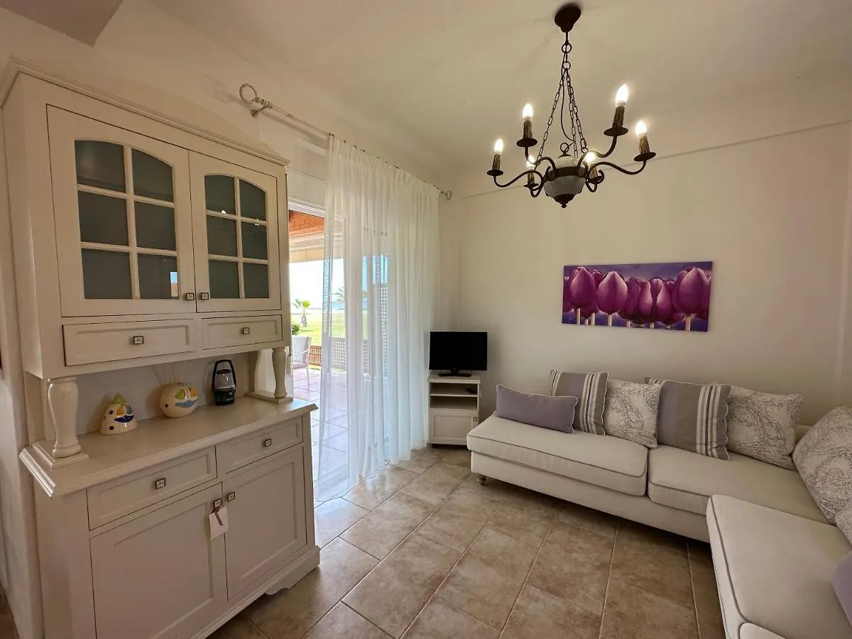 Prázdninový dům Relax In This Sithonia Property With Great Ocean Views